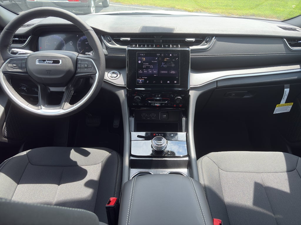 2025 Jeep Grand Cherokee GRAND CHEROKEE LAREDO X 4X4