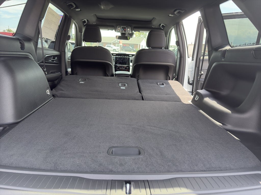 2025 Jeep Grand Cherokee GRAND CHEROKEE LAREDO X 4X4