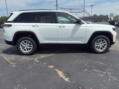 2025 Jeep Grand Cherokee GRAND CHEROKEE LAREDO X 4X4