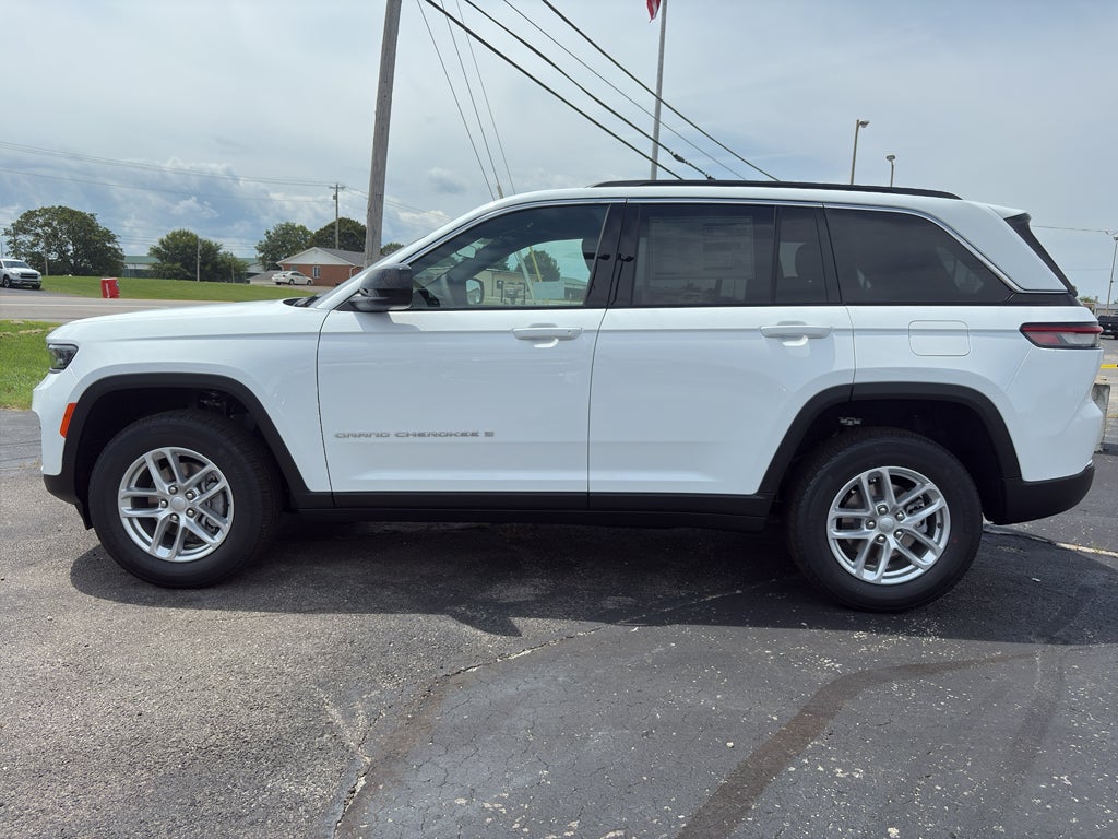 2025 Jeep Grand Cherokee GRAND CHEROKEE LAREDO X 4X4