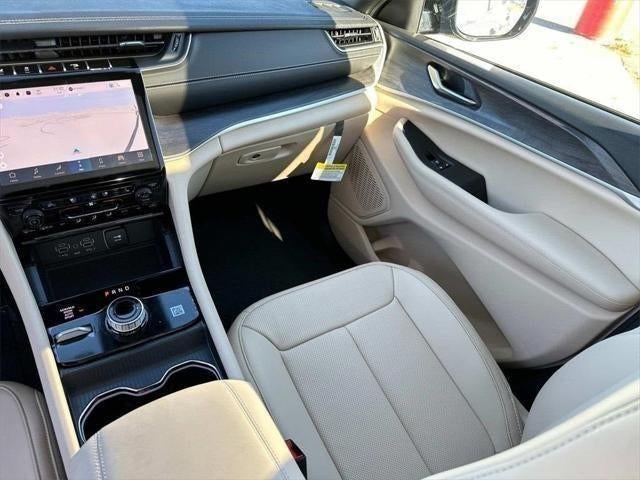 2024 Jeep Grand Cherokee GRAND CHEROKEE L LIMITED 4X4