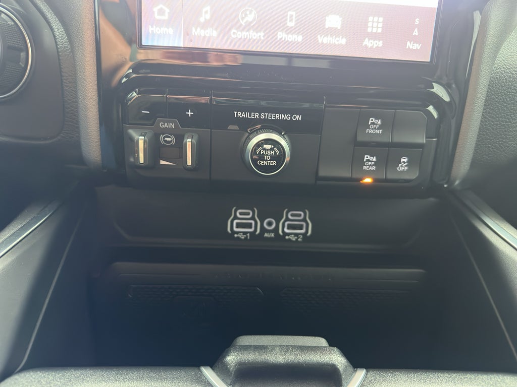 2025 RAM 1500 Big Horn Crew Cab 4x4 6'4' Box