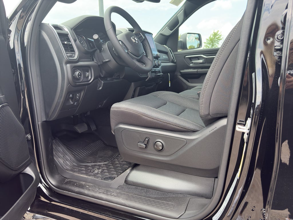 2025 RAM Ram 1500 RAM 1500 BIG HORN CREW CAB 4X4 5'7' BOX