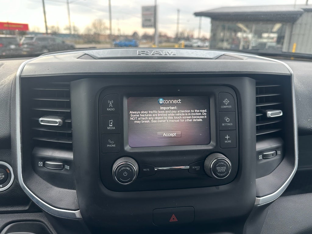 2022 RAM 1500 Big Horn Crew Cab 4x4 5'7' Box