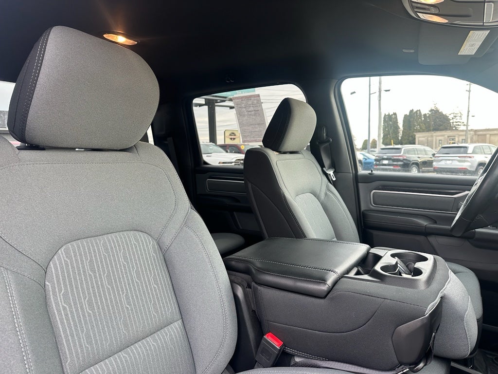 2022 RAM 1500 Big Horn Crew Cab 4x4 5'7' Box