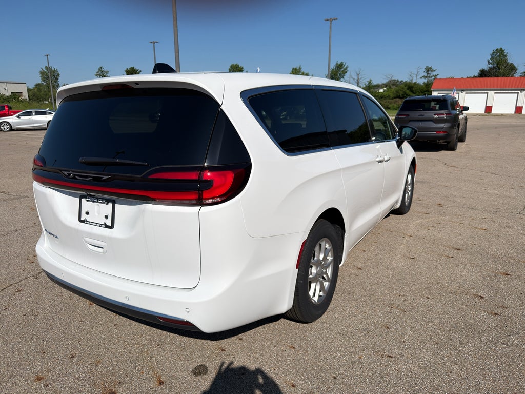 2027 Chrysler Pacifica PACIFICA SELECT