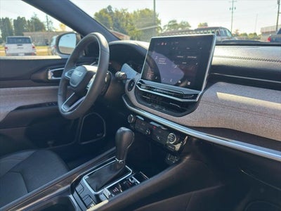 2023 Jeep Compass Latitude Lux FWD